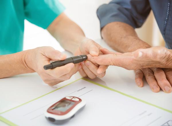 patient with diabetes with a nurse